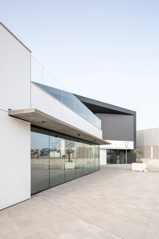 Torre Mariona Comercial Centre